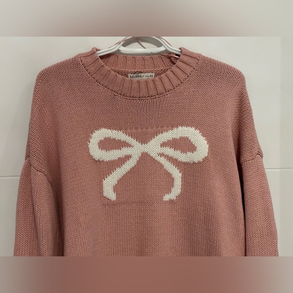 ⭐️Like New⭐️ Sincerely Jules: Women’s Sweater with Bow Design- Size Medium - Picture 2 of 7